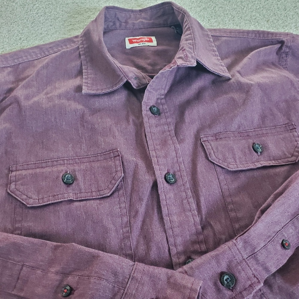 Wrangler Workwear Men's Button Up Shirt SZ M Dark Red‎ Long Sleeve Chest Pockets